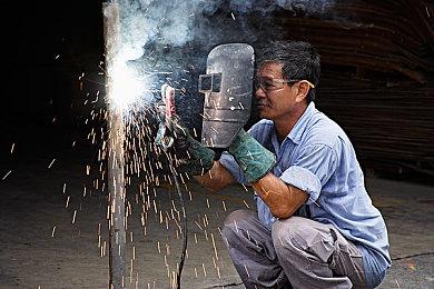 《完蛋美女前传》推联名电竞椅 将优化调整电竞剧情